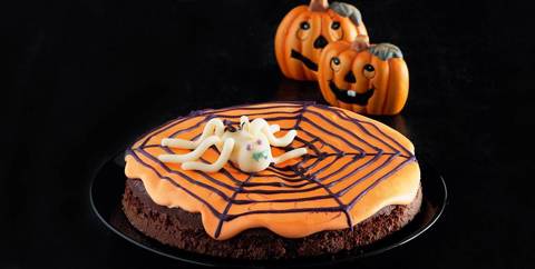 Halloween-kake med spindelvev