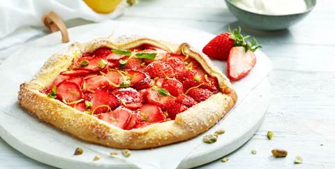 Jordbærgalette – superenkel fransk pai med nydelige jordbær